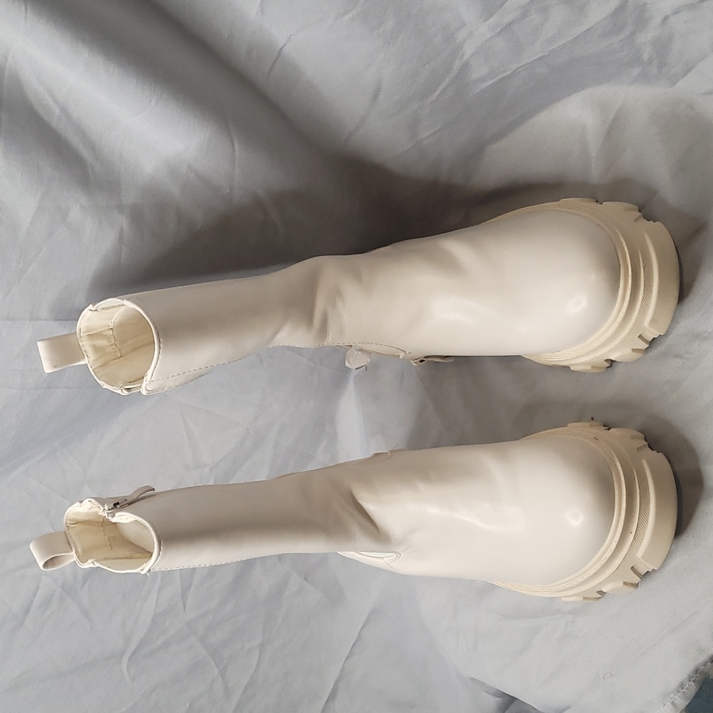 EGO Steele Chunky Heel Boots new & never worn